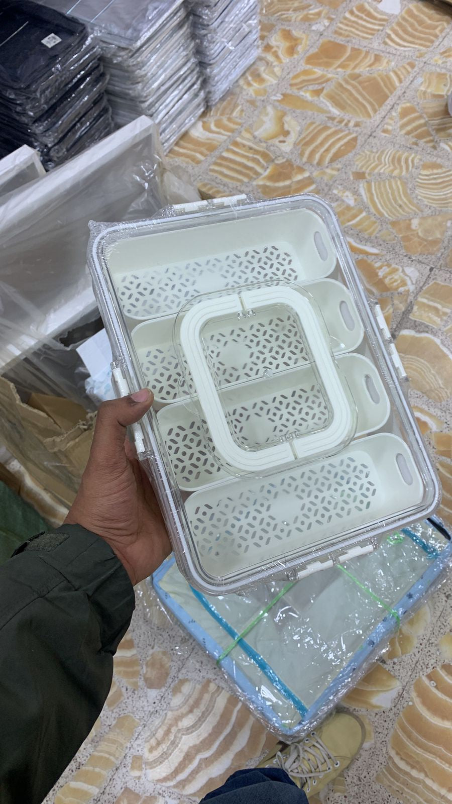 منظم تلاجة كبير 4 أقسام (بغطاء ومقبض) – حافظة طعام محكمة