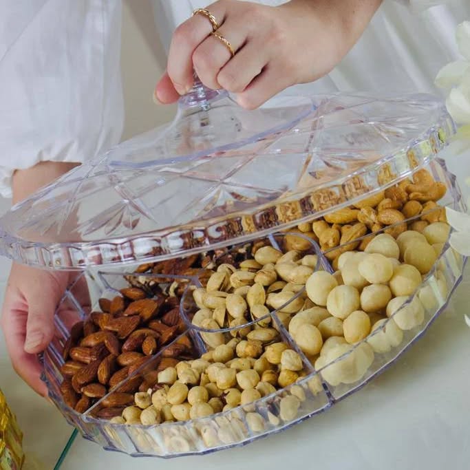 طبق تسالي أكريليك مقسم بغطاء كريستالي – صينية تقديم مكسرات وحلويات فاخرة